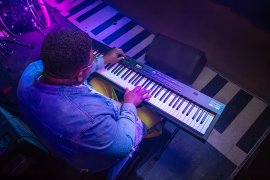 『RD-88 EX』 演奏イメージ 『RD-88 EX』 演奏イメージ