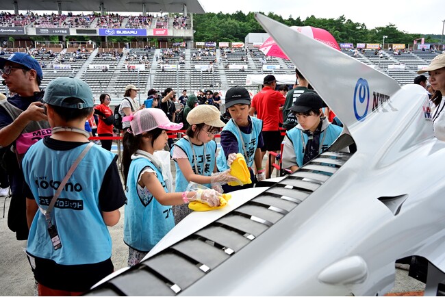 一流プレーヤーと共に、子どもたちが夢や将来を考えるきっかけをつくる「ドコモ未来フィールド」　第9弾は「ドコモ・チーム・ダンディライアン・レーシング」が“プロのフィールド”を子どもたちに披露