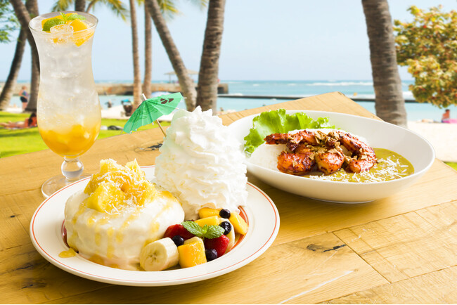 【Eggs ’n Things】魅惑の南国パンケーキと夏カレー第二弾が登場！「ピニャコラーダパンケーキ」「ガーリックシュリンプグリーンカレー」8月1日（木）～8月26日（月）