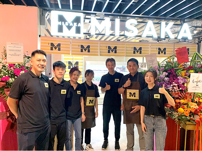 南日本運輸倉庫株式会社が、シンガポールに「MISAKA 鮮果屋」をオープン・カットフルーツやアボカドジュースを求めるお客様でにぎわう