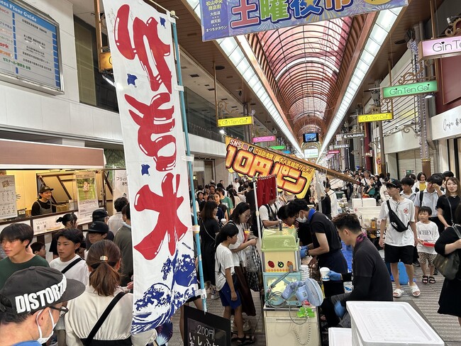累計1Kmを超える商店街に200以上の屋台が並ぶ夏の風物詩「松山中央商店街土曜夜市2024」開催
