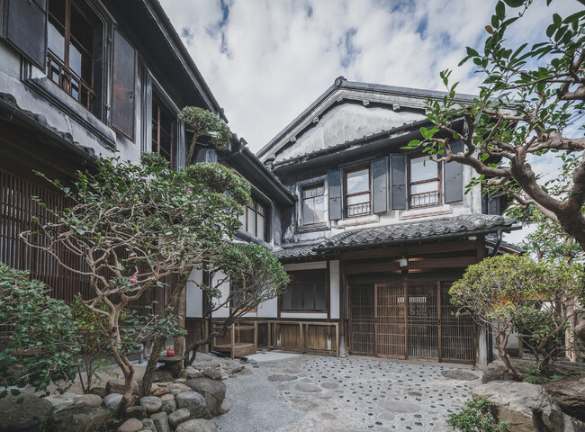 長崎の歴史が息づく隠れ家的オーベルジュ。築100年をこえる日本家屋を再生した、1日3組限定の客亭「陶々亭」グランドオープン