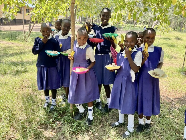 おにぎりの写真投稿で世界の子どもたちに給食支援