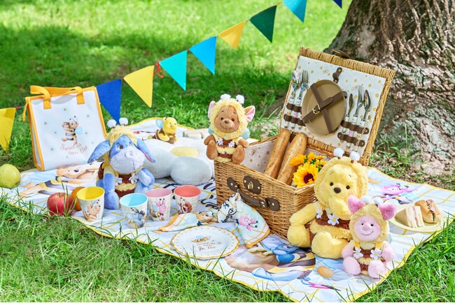 8月3日は「はちみつの日」！プーさんたちがキュートなミツバチ姿に！お花がアクセントのアイテムをディズニーストアで8月2日（金）より順次発売