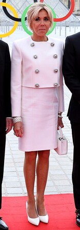 【ルイ・ヴィトン】ブリジット・マクロン仏大統領夫人がルイ・ヴィトンを着用