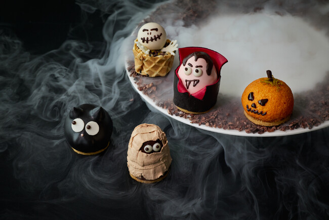 【フォーシーズンズホテル丸の内 東京】ハロウィンを象徴するキャラクターをかたどったスイーツが登場する「ハロウィン アフタヌーンティー ～モンスターナイト～」