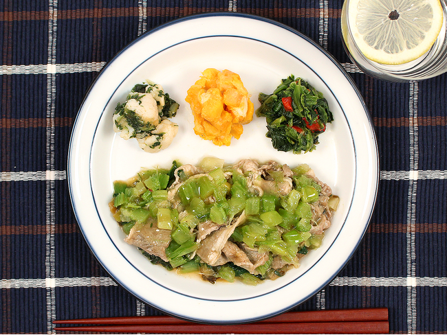 セロリが苦手な人にも食べてほしい！優しい香りとマイルドな味わいにこだわった「アンガス牛とたっぷりセロリの醤油たれ」7月30日（火）ナッシュから新発売