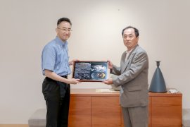 贈呈式の様子 贈呈式の様子