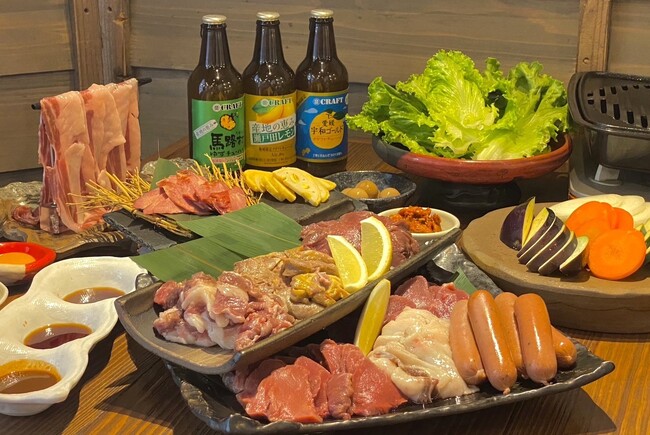 馬肉専門店の限定プラン！今年の夏は生馬肉でBBQ！手ぶらで暑さや片付けだって気にせず楽しめる！【大衆馬肉酒場 馬王 十三店】