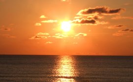 晴れた日には極上の夕日がパノラマで広がる