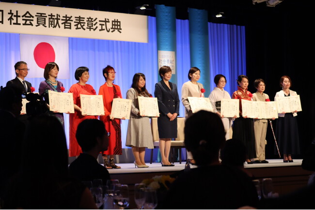 家庭環境や親子関係にしんどさを抱える子どもたちをオンライン支援や親子交流支援等で伴走するNPO法人ウィーズが第61回社会貢献者表彰を受賞！