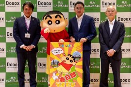 写真左から:春日部市 岩谷 一弘市長/野原しんのすけ君/一般社団法人 共力KASUKABE代表 斉之平 一隆/一般社団法人 春日部市観光協会 斉之平 伸一氏 写真左から:春日部市 岩谷 一弘市長/野原しんのすけ君/一般社団法人 共力KASUKABE代表 斉之平 一隆/一般社団法人 春日部市観光協会 斉之平 伸一氏