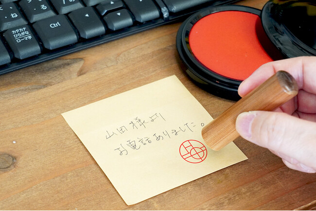 こんなユニークなデザインなのに実印登録OK！？図形と文字の美しさが融合したタイポグラフィーはんこ「TYPO」に、伊勢神宮などの寺社仏閣に使われる伊勢ヒノキを使った「みちてらすタイプ」が新登場