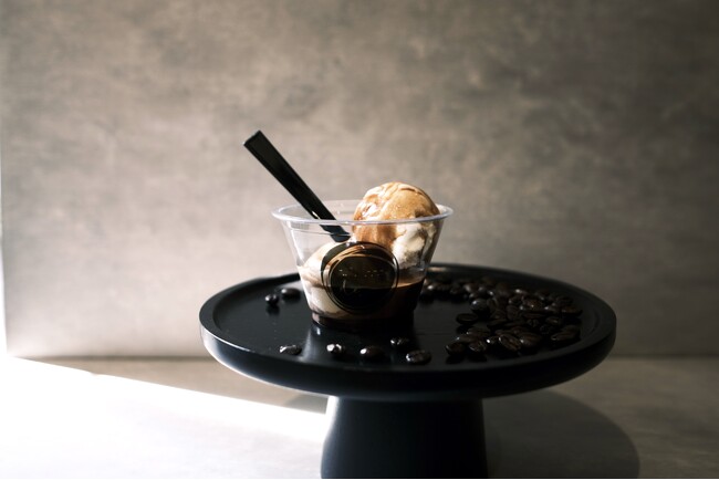 東京・水天宮のディカフェ専門コーヒースタンド『de.coffee roasters』から夏限定メニュー「アフォガート」＆「コーヒーフロート」が新登場！