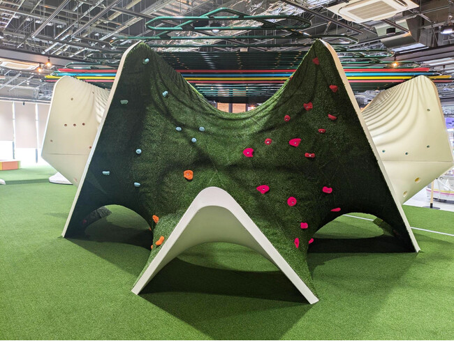 アミューズメントパーク×慶應義塾大学×遊具メーカー　新感覚！数式から生まれた遊具が誕生