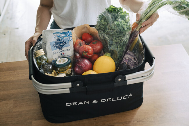 【DEAN & DELUCA】＜新発売＞お買いものやアウトドアで頼れる、大容量の「アルミハンドルクーラーバッグ」