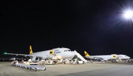 <新千歳空港および北九州空港から到着した機体:羽田空港> <新千歳空港および北九州空港から到着した機体:羽田空港>