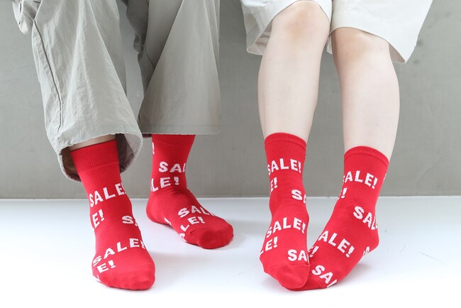 【靴下屋40周年記念企画】幻の非売品＜SALE SOCKS＞を公式オンラインストア限定で発売。期間中に着用して「靴下屋」に行くと20％OFFの特典付き
