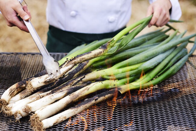 【星野リゾート　リゾナーレ那須】焼きねぎとワインのマリアージュを愉しむ「高原焼きねぎスタンド」期間限定オープン｜2024年11月1日～30日