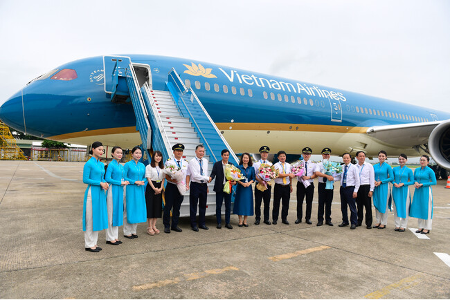 ベトナム航空、5機目となるボーイング787-10を受領