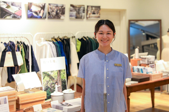 地場産業振興に積極的に取り組む浜松市のご紹介により、遠州織物の若手プロジェクトチーム「entrance」が、自治体様向けLIVING Xに参画