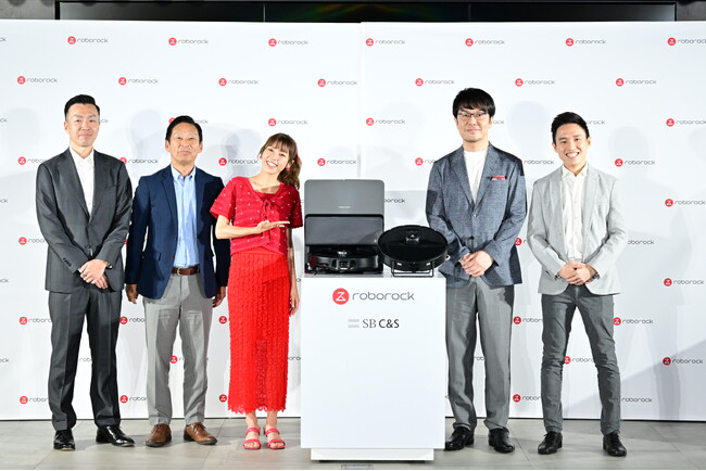 四隅の掃除を100％カバーする伸縮可能なサイドブラシ※を搭載したロボット掃除機「Roborock S8 MaxV Ultra」を発表！