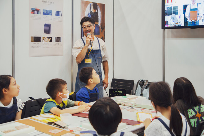 【土屋鞄のランドセル】「職業体験EXPO 2024」に初出展　　　　約60名の子どもたちが参加　正答率約3割！意外と知らないランドセルづくりに関わる職人の数