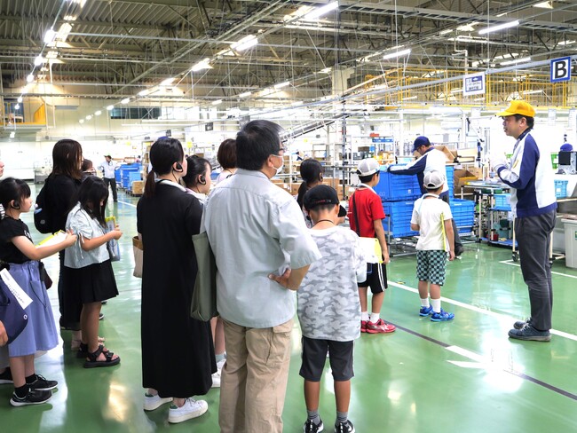 草津拠点にて「夏休み！親子食洗機工場見学会＆体験会」を初開催 ～8月1日「水の日」にちなんで親子約30名を招待～