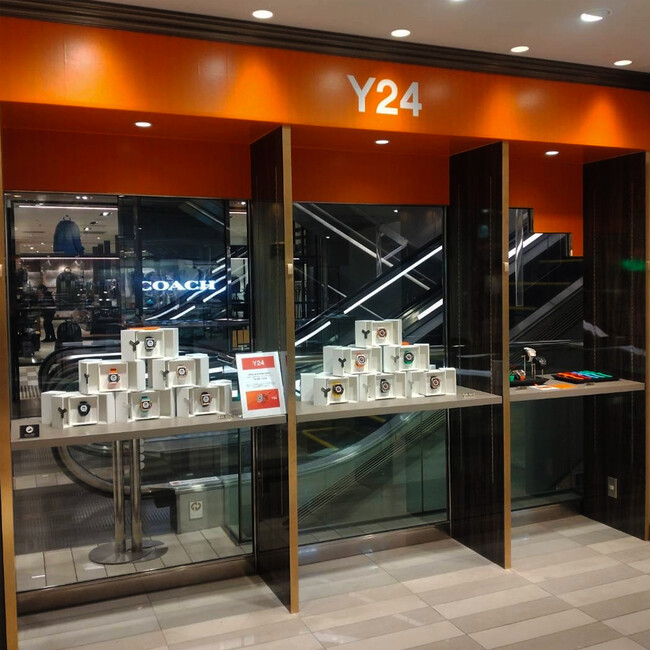【NEW OPNE】スウェーデン発アップルウォッチケースブランド『Y24（ワイトゥエンティーフォー）』が大阪 大丸梅田店８階にオープン。
