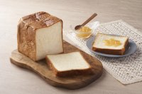 【万平ホテル】「万平ホテル 熟成ブレッド＆カレーパン」発売