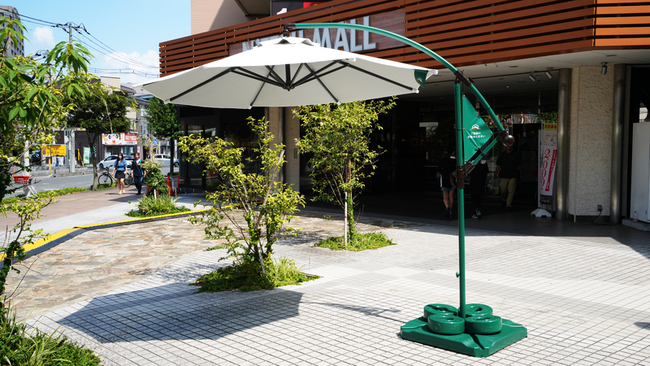 暑いまち・熊谷市に巨大な“やさしい日傘”が登場！ ゼロエネルギーで冷却できる新素材「SPACECOOL」が市民に木陰の涼しさをお届け