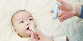 コンパクトなのにパワフル吸引「ごきげん鼻水すいとるん」 コンパクトなのにパワフル吸引「ごきげん鼻水すいとるん」