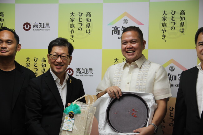 高知県の人材不足をフィリピンアクラン州の協力で解決へ。高知県知事がフィリピンのアクラン州知事と株式会社E-MANらと面会。