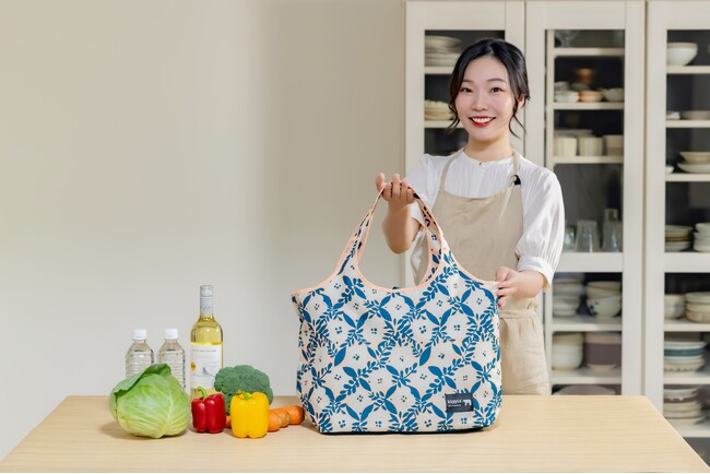 料理家りなてぃと北欧デザインブランドのkippisが初コラボ！1週間分の食材がしっかり入る「保冷エコバッグ」が発売！