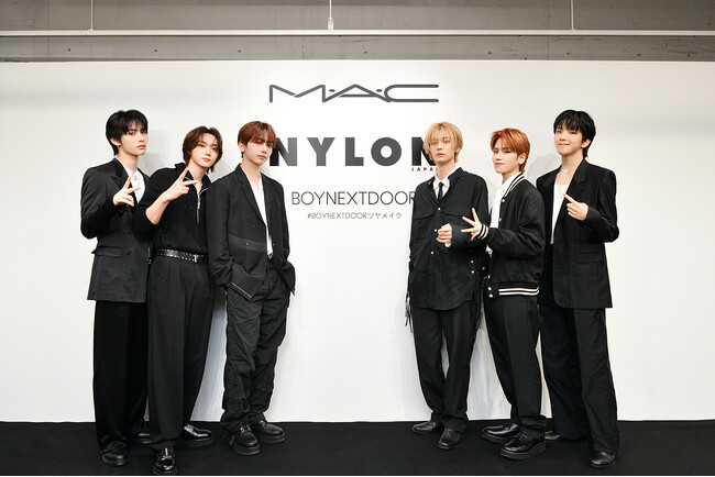 【M・A・C】BOYNEXTDOORがサプライズ訪問！M・A・CとNYLON JAPANが1日限りのポップアップストアを合同開催