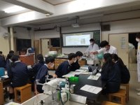 東京都北区立堀船中学校第2学年が「タカジアスターゼ」を発明した高峰譲吉博士の実験を大学生と体験。「堀船中学校×高峰譲吉プロジェクト科学実験教室　~麹菌の可能性を探る~」--金沢工業大学