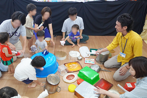 【開催レポート】親と子のつどいの広場・さくらザウルス蒔田ひろば「なんでも太鼓でリズム遊び ＆ ギターと一緒にみんなで歌おう」