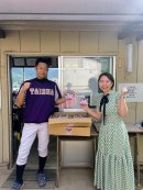 大社高校石飛監督へ激励のどら焼きをプレゼント 大社高校石飛監督へ激励のどら焼きをプレゼント