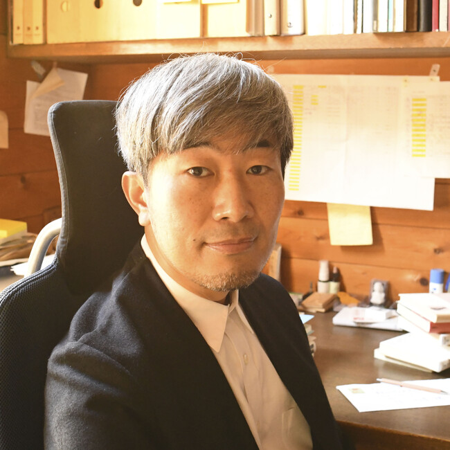 ブックディレクターの幅允孝氏が愛媛県出身のショートショート作家・田丸雅智氏の対談番組「FM愛媛の“まじめな”コトバプロジェクト コトバノまほう」に登場！