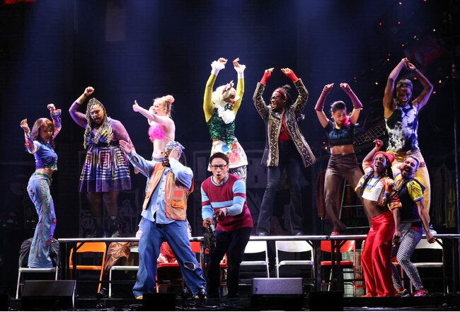 日米合作ブロードウェイミュージカル『RENT』開幕。初日カーテンコールにはオリジナル版演出のマイケル・グライフが駆けつけ祝福。