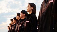 7月に創業25周年を迎えたカーセブンが、安心へのこだわりをテレビCMにて放映！「2024年中古車売却安心篇」8/25に放映開始