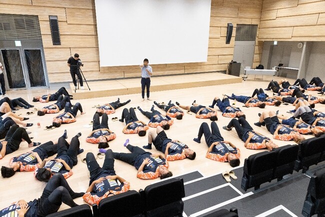 呼吸コンサルタント・アスレティックトレーナーの大貫崇氏によるプロ野球チーム・オイシックス新潟アルビレックスBC呼吸セミナーを実施