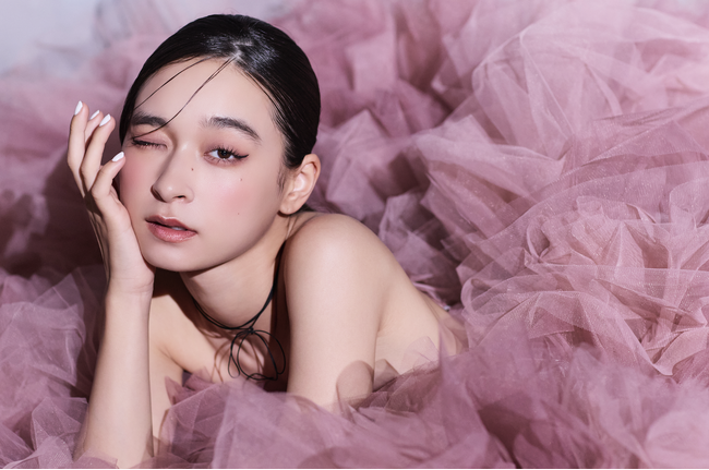 aimme東京原宿店よりピンクドレスの新ビジュアルが登場!!ハタチのドレス撮影で”大人になった私