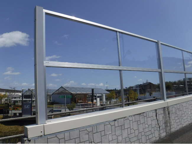 積水樹脂の道路・鉄道向け騒音対策製品「長耐久ガラスコーティング透明板」が国土交通省の新技術情報提供システム「NETIS」に登録されました