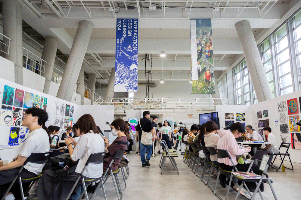 秋の進学相談会（秋のオープンキャンパス）を9月29日（日）に八王子キャンパスで開催。教員との進学相談会や大学説明会、入試作品展示、キャンパス見学ツアーなど、多摩美をよく知る今年最後のチャンス