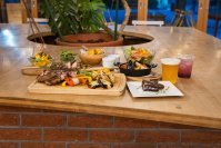 【BBQ＆Co】歴史と自然に囲まれた明石公園で楽しむ秋の味覚ビアガーデン「Autumn Garden」、9月1日スタート！紅葉の美しい季節に、特製スペアリブと多彩なBBQ料理を堪能