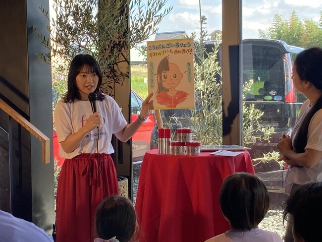 夏休みの親子ワークショップで体験 - 今日からできる“ちょっといいこと”「正しく知ること」が誰かのサポートに - ヘアドネーションのその先にある医療用ウィッグを学ぶ