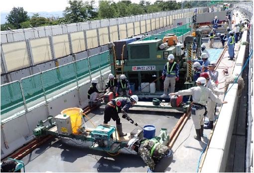 国内初！高速道路を通行止めせずにUHPFRCで大規模修繕