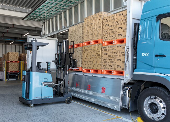 豊橋工場にて、日本初*1となる自動運転フォークリフトによるトラックへの積み込み作業の実用化*2に成功