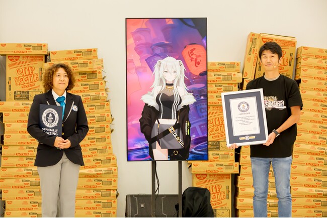VTuber獅白ぼたんがギネス世界記録(TM)達成！約3万個のカップヌードルを並べて巨大文字をファンと共に作成